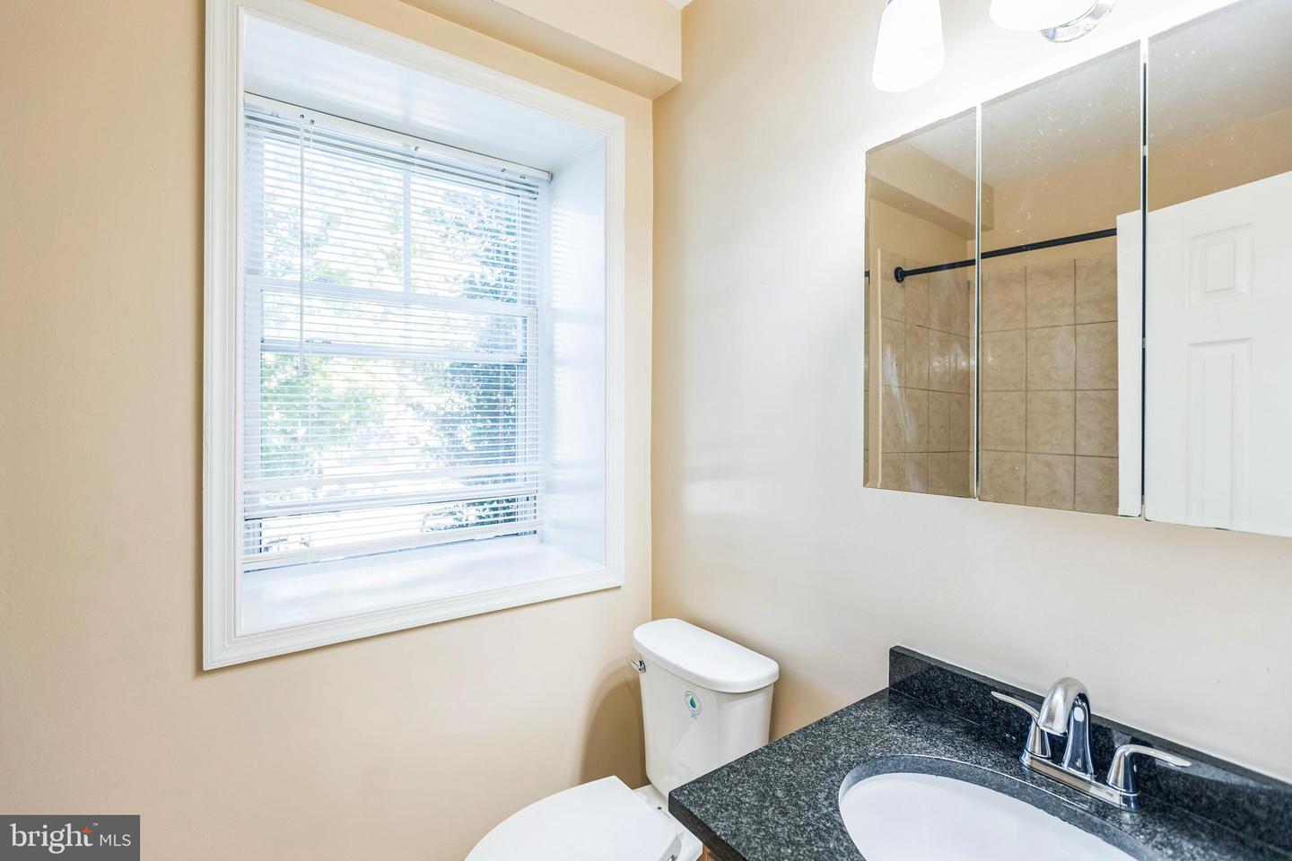 1629 L ST NE #101, WASHINGTON, District Of Columbia 20002, 2 Bedrooms Bedrooms, ,1 BathroomBathrooms,Residential,For sale,1629 L ST NE #101,DCDC2163910 MLS # DCDC2163910