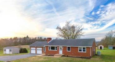 1028 EAST SIDE HWY, WAYNESBORO, Virginia 22980, 3 Bedrooms Bedrooms, ,1 BathroomBathrooms,Residential,For sale,1028 EAST SIDE HWY,658753 MLS # 658753