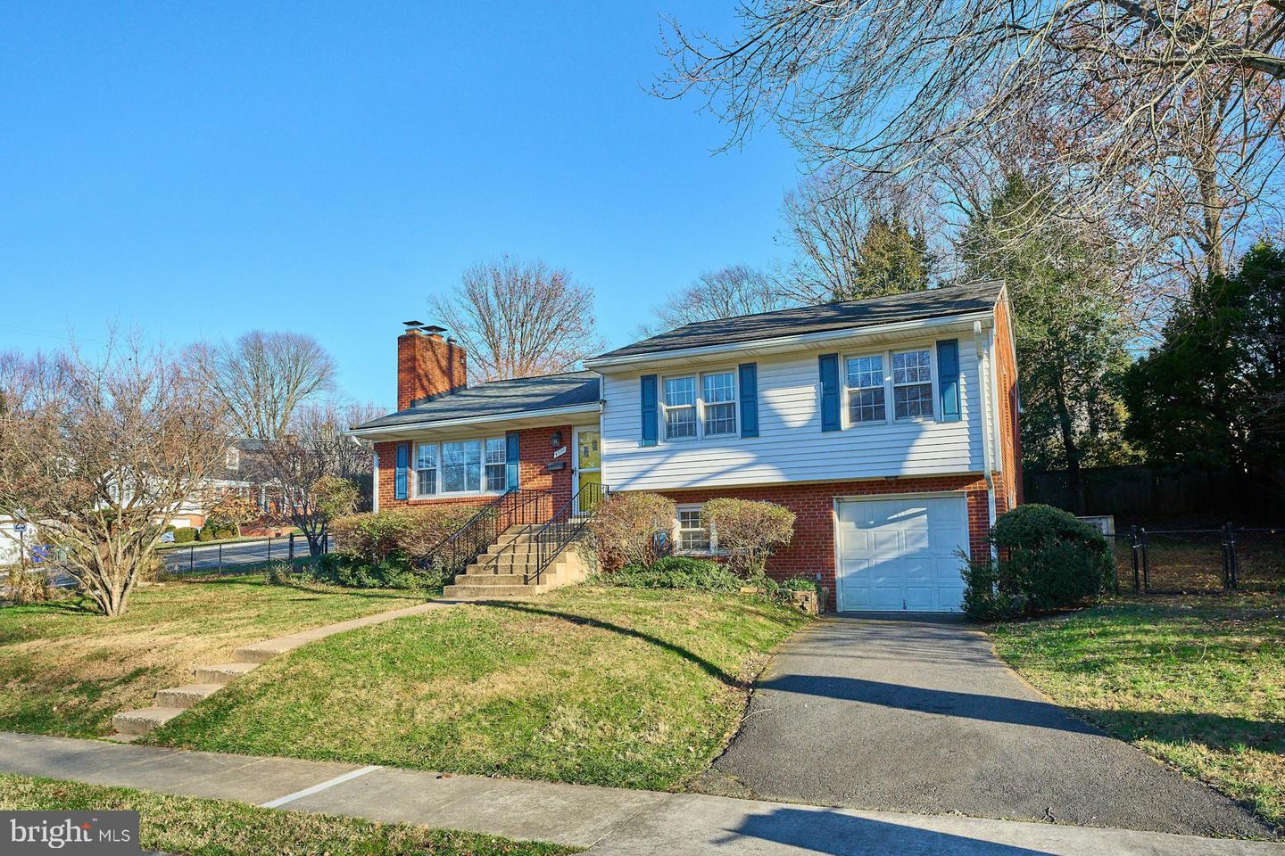 4500 41ST ST N, ARLINGTON, Virginia 22207, 3 Bedrooms Bedrooms, ,3 BathroomsBathrooms,Residential,For sale,4500 41ST ST N,VAAR2049282 MLS # VAAR2049282