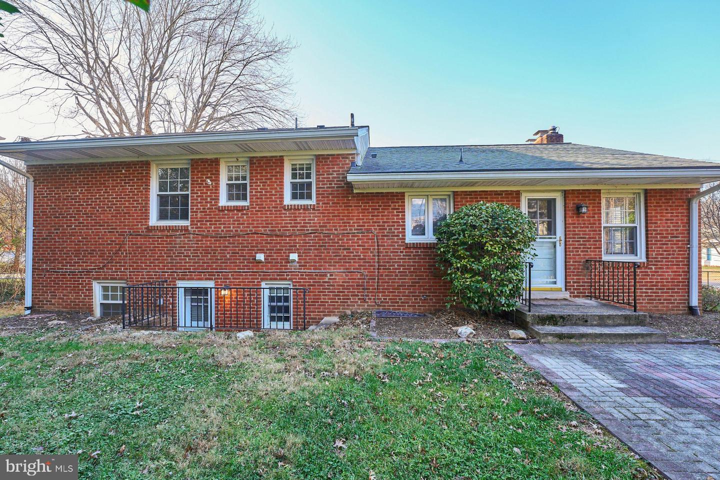 4500 41ST ST N, ARLINGTON, Virginia 22207, 3 Bedrooms Bedrooms, ,3 BathroomsBathrooms,Residential,For sale,4500 41ST ST N,VAAR2049282 MLS # VAAR2049282