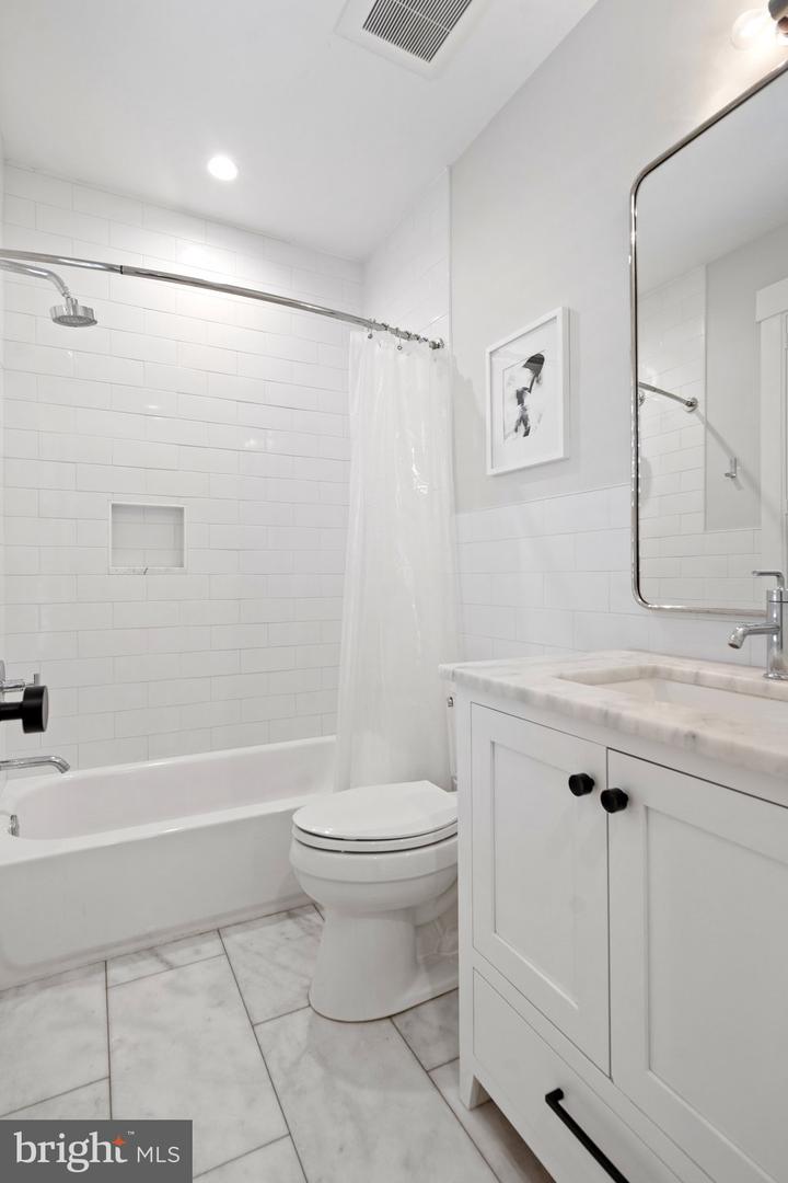 214 A ST NE, WASHINGTON, District Of Columbia 20002, 6 Bedrooms Bedrooms, ,5 BathroomsBathrooms,Residential,For sale,214 A ST NE,DCDC2169536 MLS # DCDC2169536