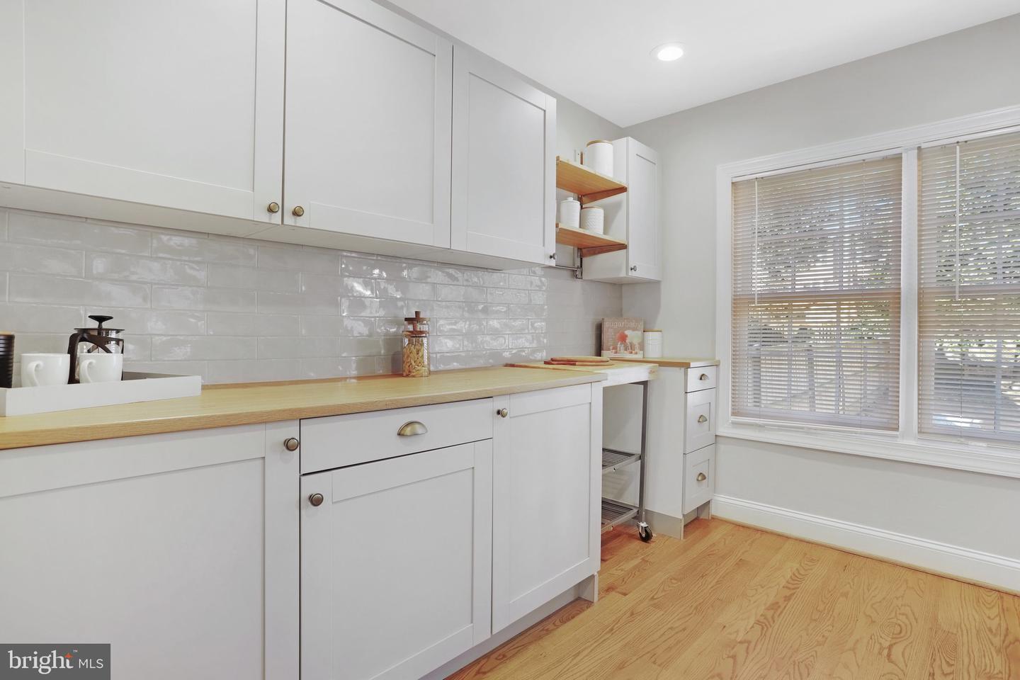 409 S ROYAL ST S, ALEXANDRIA, Virginia 22314, 2 Bedrooms Bedrooms, ,2 BathroomsBathrooms,Residential,For sale,409 S ROYAL ST S,VAAX2039862 MLS # VAAX2039862