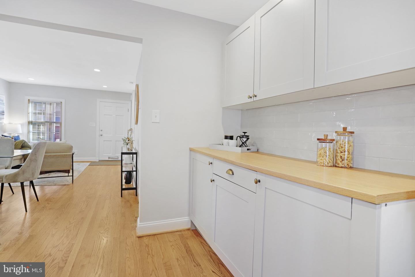 409 S ROYAL ST S, ALEXANDRIA, Virginia 22314, 2 Bedrooms Bedrooms, ,2 BathroomsBathrooms,Residential,For sale,409 S ROYAL ST S,VAAX2039862 MLS # VAAX2039862