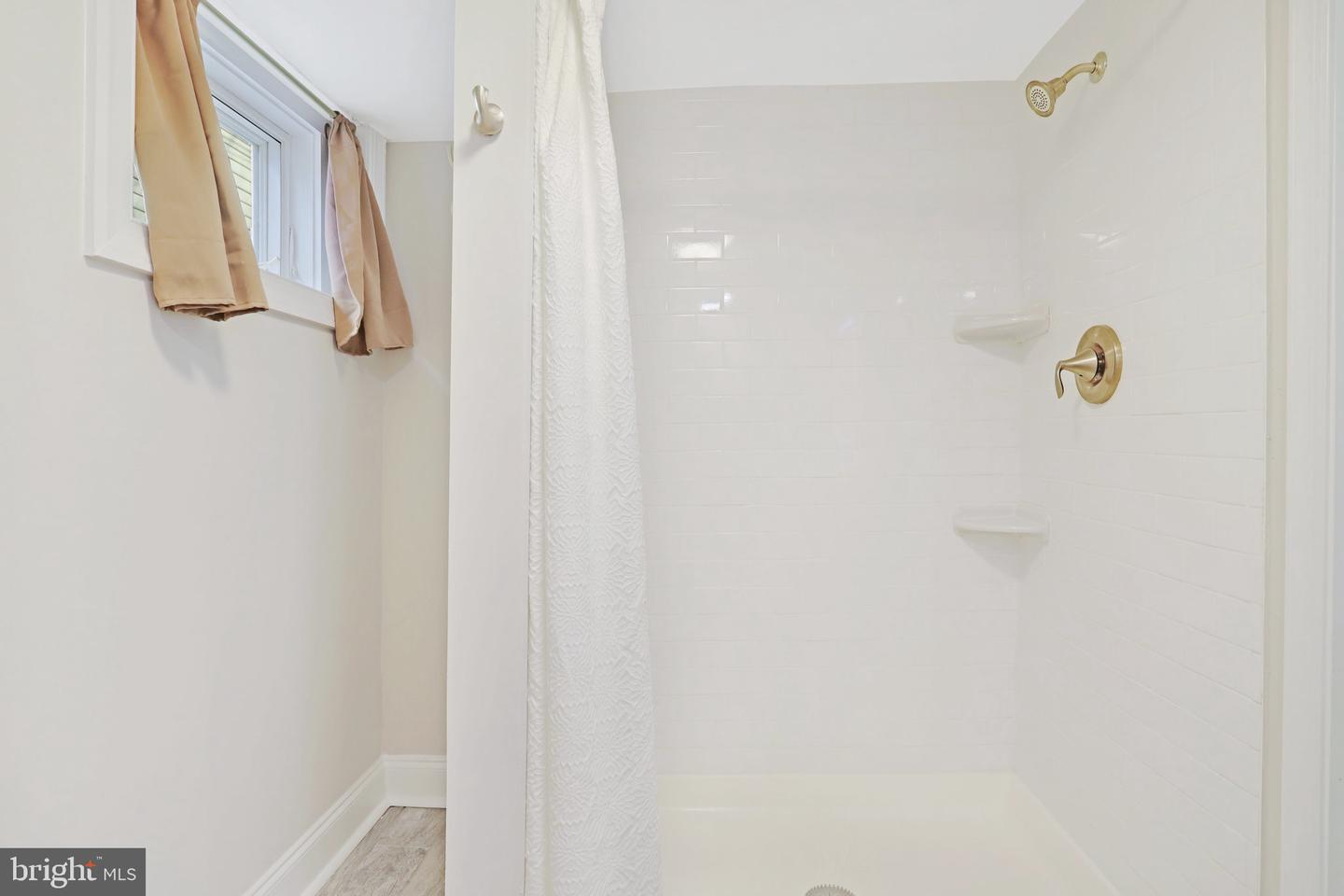 409 S ROYAL ST S, ALEXANDRIA, Virginia 22314, 2 Bedrooms Bedrooms, ,2 BathroomsBathrooms,Residential,For sale,409 S ROYAL ST S,VAAX2039862 MLS # VAAX2039862