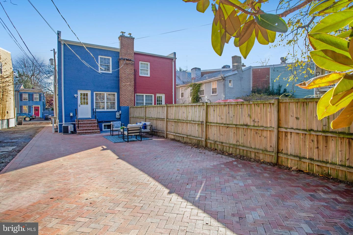 409 S ROYAL ST S, ALEXANDRIA, Virginia 22314, 2 Bedrooms Bedrooms, ,2 BathroomsBathrooms,Residential,For sale,409 S ROYAL ST S,VAAX2039862 MLS # VAAX2039862