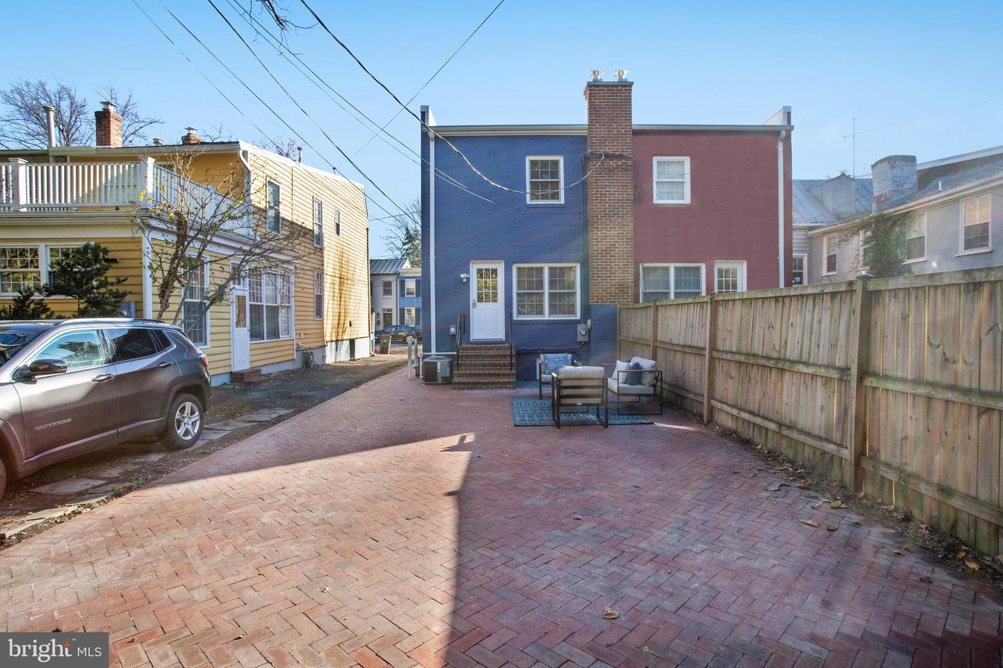 409 S ROYAL ST S, ALEXANDRIA, Virginia 22314, 2 Bedrooms Bedrooms, ,2 BathroomsBathrooms,Residential,For sale,409 S ROYAL ST S,VAAX2039862 MLS # VAAX2039862