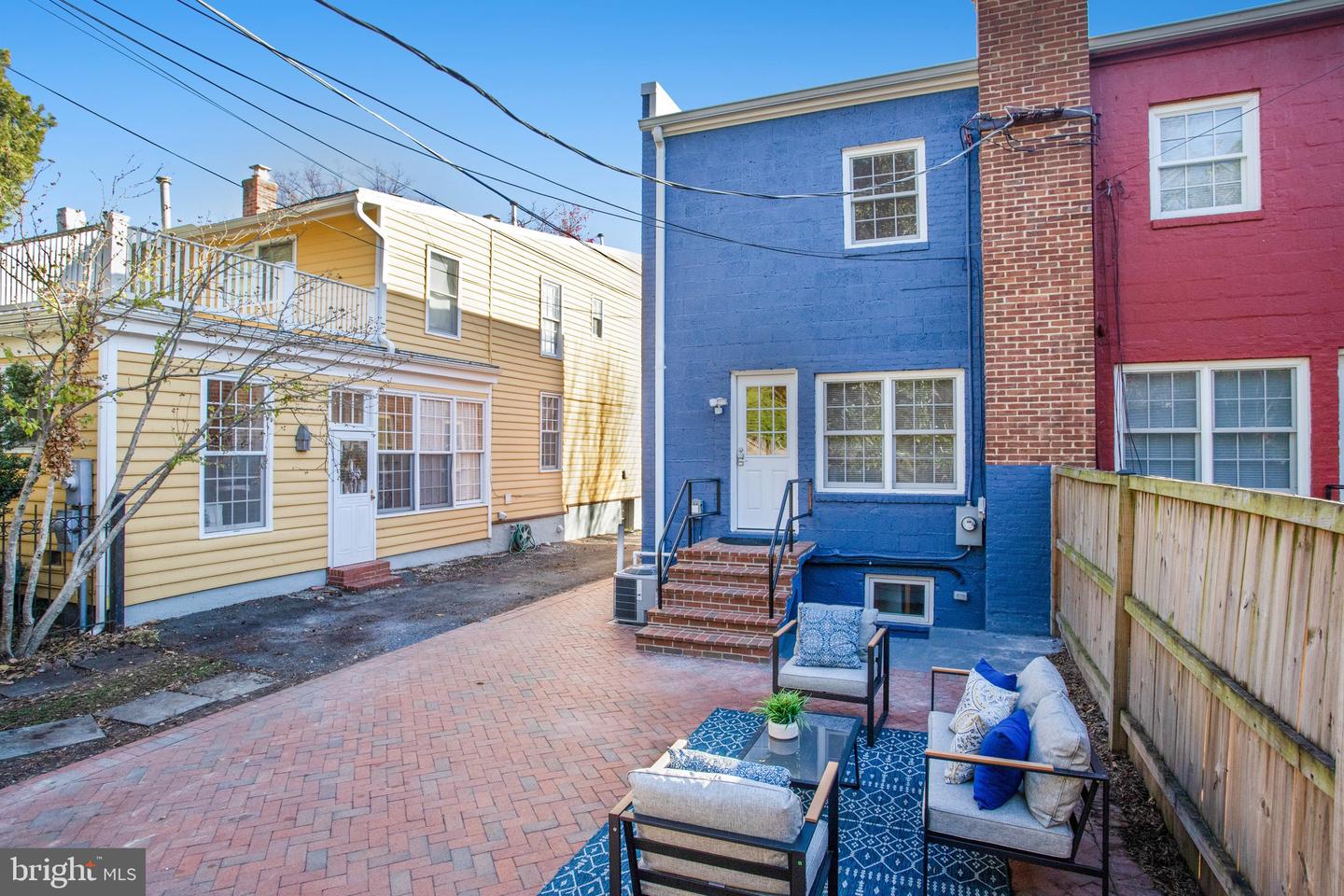 409 S ROYAL ST S, ALEXANDRIA, Virginia 22314, 2 Bedrooms Bedrooms, ,2 BathroomsBathrooms,Residential,For sale,409 S ROYAL ST S,VAAX2039862 MLS # VAAX2039862