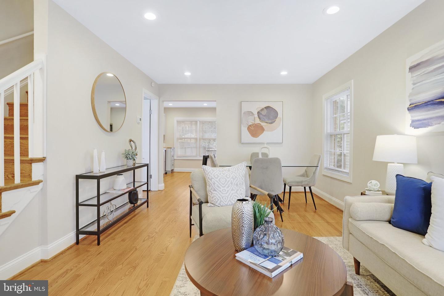 409 S ROYAL ST S, ALEXANDRIA, Virginia 22314, 2 Bedrooms Bedrooms, ,2 BathroomsBathrooms,Residential,For sale,409 S ROYAL ST S,VAAX2039862 MLS # VAAX2039862