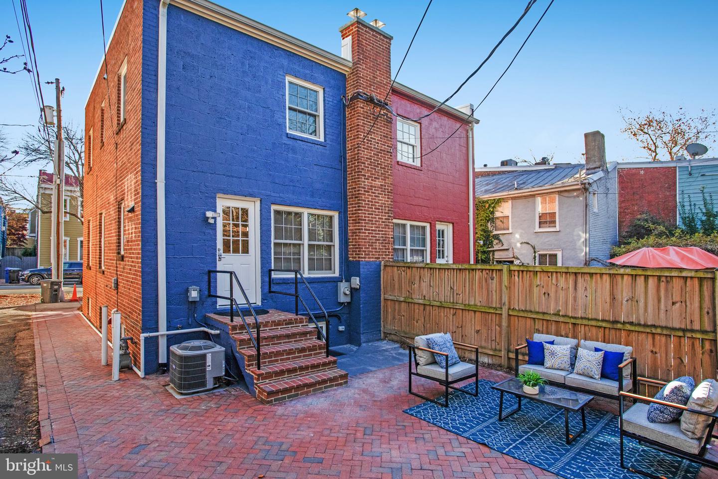 409 S ROYAL ST S, ALEXANDRIA, Virginia 22314, 2 Bedrooms Bedrooms, ,2 BathroomsBathrooms,Residential,For sale,409 S ROYAL ST S,VAAX2039862 MLS # VAAX2039862