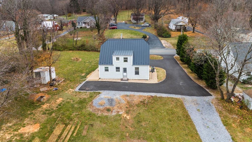 529 LEE JACKSON HWY, STAUNTON, Virginia 24401, 3 Bedrooms Bedrooms, ,1 BathroomBathrooms,Residential,529 LEE JACKSON HWY,659249 MLS # 659249