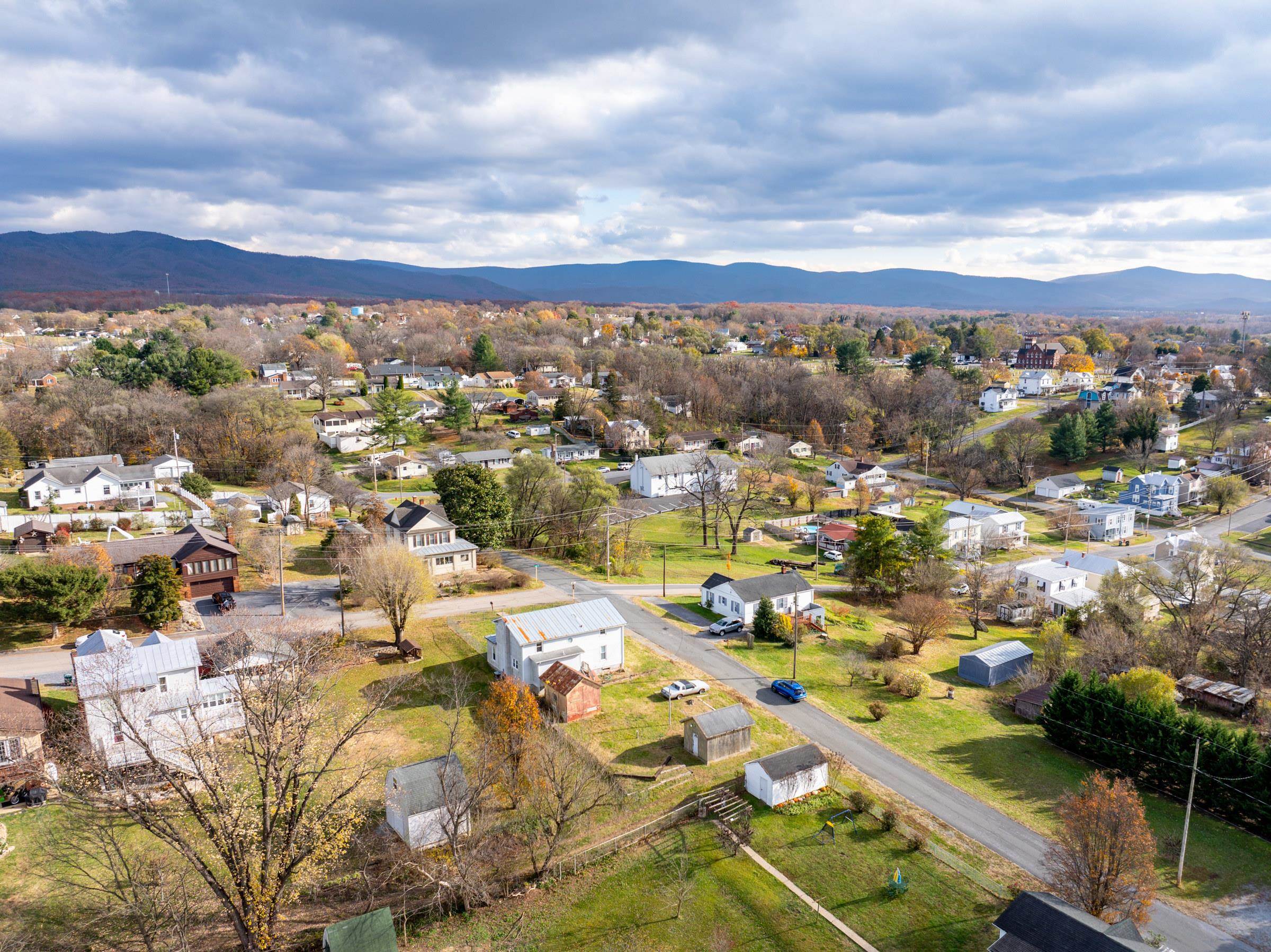 301 N 3RD ST, SHENANDOAH, Virginia 22849, 3 Bedrooms Bedrooms, ,1 BathroomBathrooms,Residential,301 N 3RD ST,659267 MLS # 659267