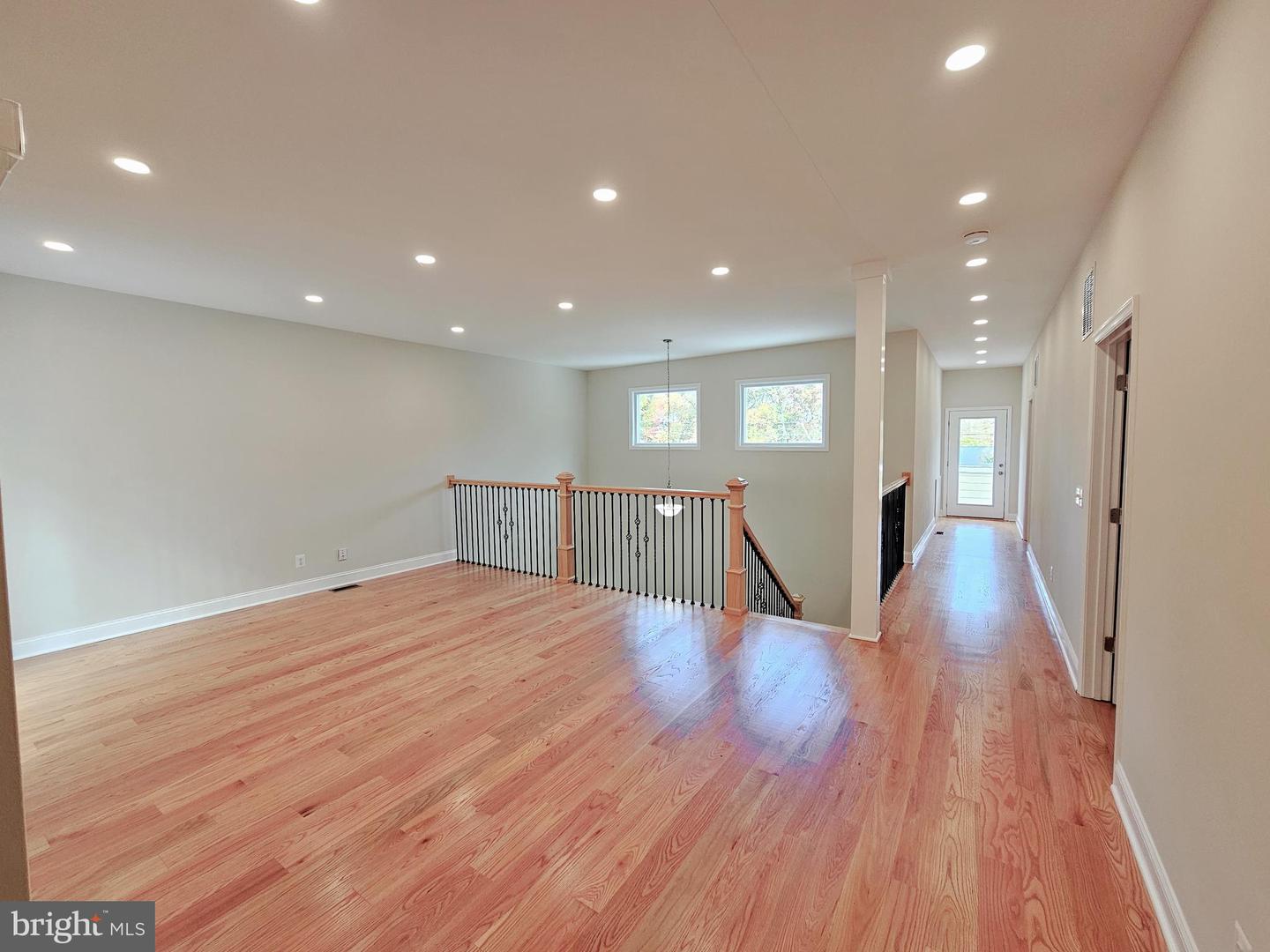 6427 FAIRLAND ST, ALEXANDRIA, Virginia 22312, 7 Bedrooms Bedrooms, 10 Rooms Rooms,4 BathroomsBathrooms,Residential,For sale,6427 FAIRLAND ST,VAFX2212272 MLS # VAFX2212272