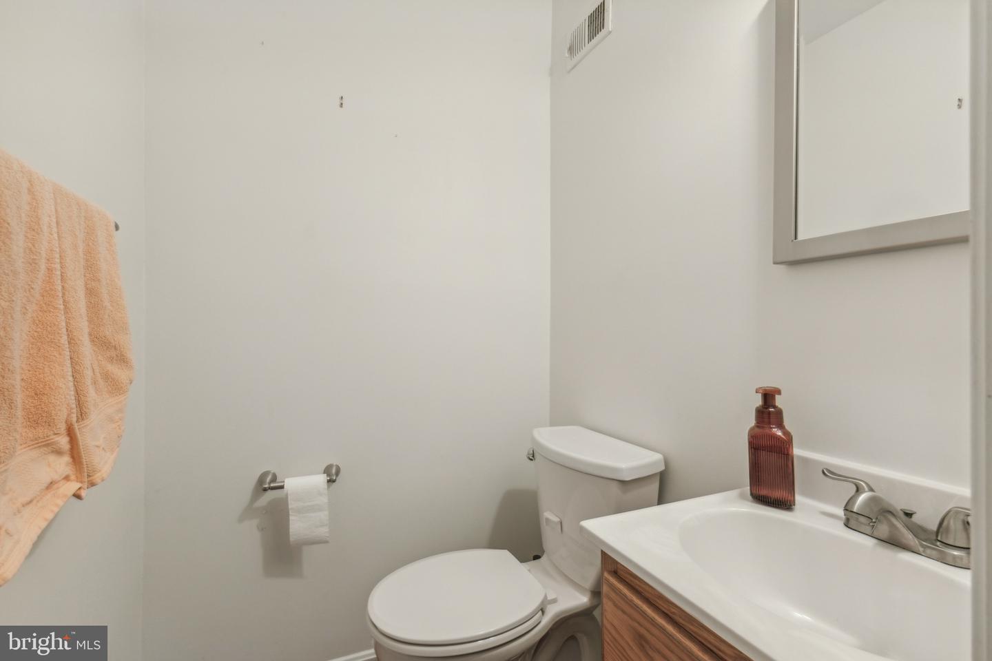 6558 LOCHLEIGH CT, ALEXANDRIA, Virginia 22315, 2 Bedrooms Bedrooms, ,3 BathroomsBathrooms,Residential,For sale,6558 LOCHLEIGH CT,VAFX2213364 MLS # VAFX2213364