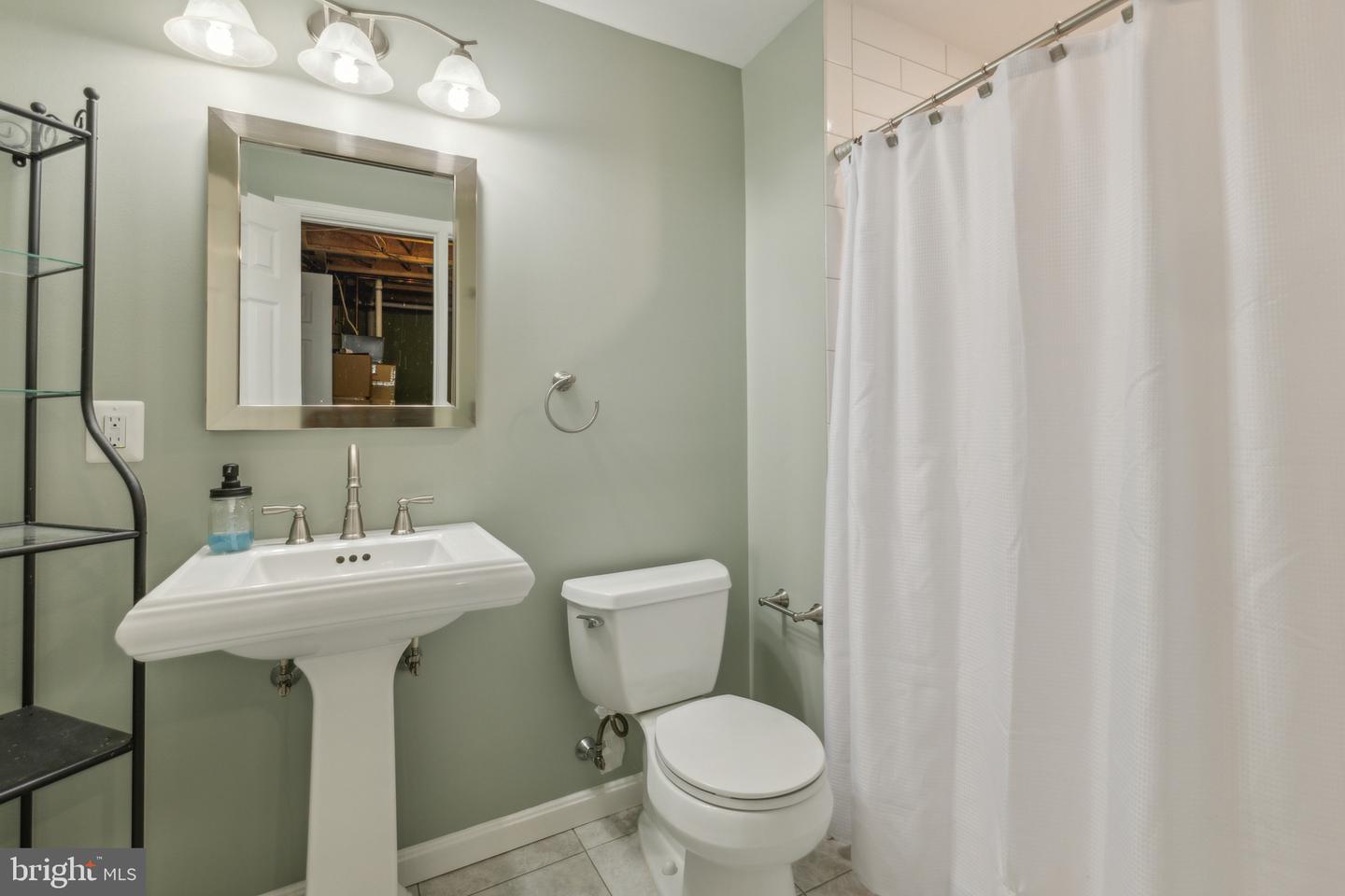 6558 LOCHLEIGH CT, ALEXANDRIA, Virginia 22315, 2 Bedrooms Bedrooms, ,3 BathroomsBathrooms,Residential,For sale,6558 LOCHLEIGH CT,VAFX2213364 MLS # VAFX2213364