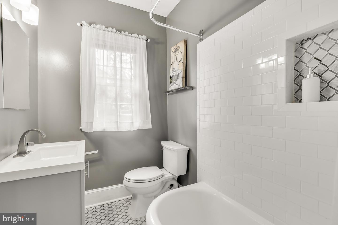 4915 3RD ST NW #102, WASHINGTON, District Of Columbia 20011, 1 Bedroom Bedrooms, 4 Rooms Rooms,1 BathroomBathrooms,Residential,For sale,4915 3RD ST NW #102,DCDC2170528 MLS # DCDC2170528