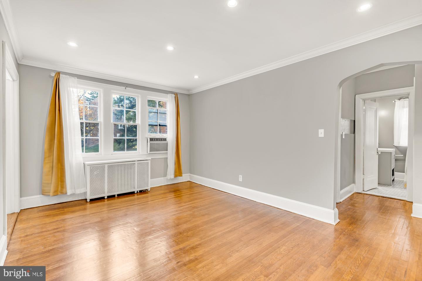 4915 3RD ST NW #102, WASHINGTON, District Of Columbia 20011, 1 Bedroom Bedrooms, 4 Rooms Rooms,1 BathroomBathrooms,Residential,For sale,4915 3RD ST NW #102,DCDC2170528 MLS # DCDC2170528