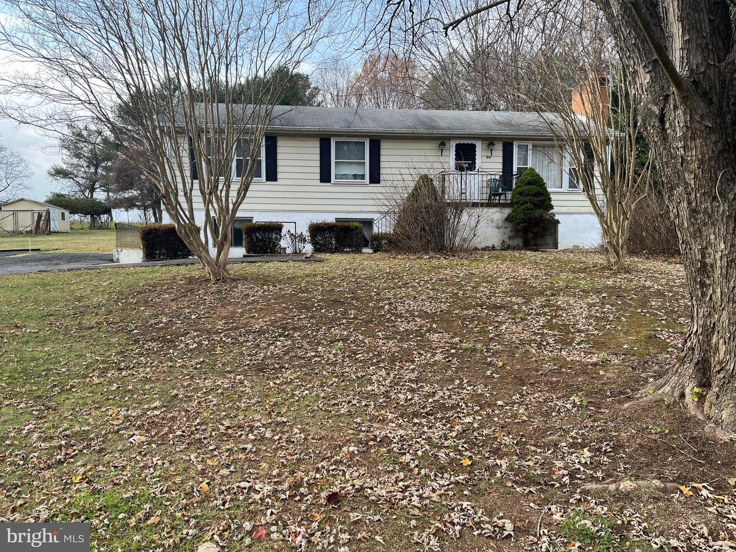 816 UTTERBACK STORE RD, GREAT FALLS, Virginia 22066, 3 Bedrooms Bedrooms, ,1 BathroomBathrooms,Residential,For sale,816 UTTERBACK STORE RD,VAFX2213866 MLS # VAFX2213866