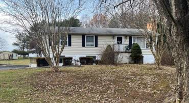 816 UTTERBACK STORE RD, GREAT FALLS, Virginia 22066, 3 Bedrooms Bedrooms, ,1 BathroomBathrooms,Residential,For sale,816 UTTERBACK STORE RD,VAFX2213866 MLS # VAFX2213866