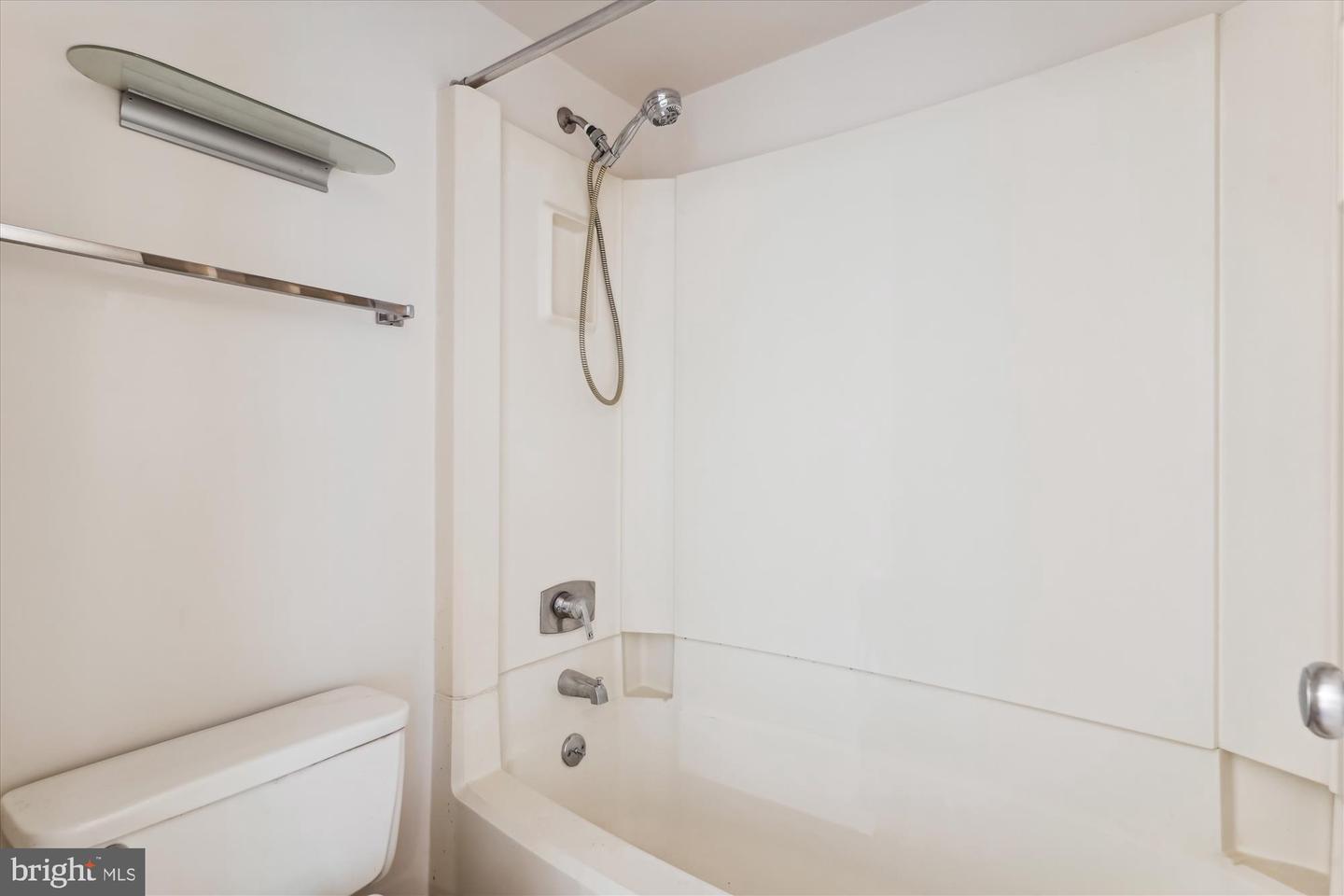 203 YOAKUM PKWY #806, ALEXANDRIA, Virginia 22304, 2 Bedrooms Bedrooms, ,1 BathroomBathrooms,Residential,For sale,203 YOAKUM PKWY #806,VAAX2038932 MLS # VAAX2038932