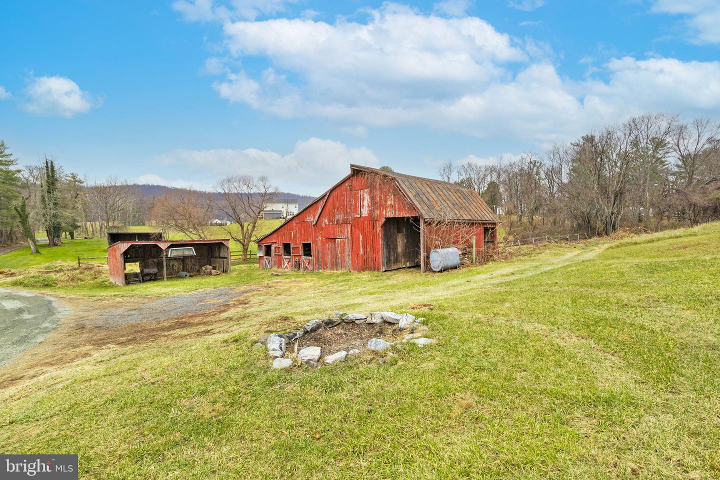 15040 MOUNTAIN RD, HILLSBORO, Virginia 20132, 5 Bedrooms Bedrooms, ,4 BathroomsBathrooms,Residential,For sale,15040 MOUNTAIN RD,VALO2085152 MLS # VALO2085152