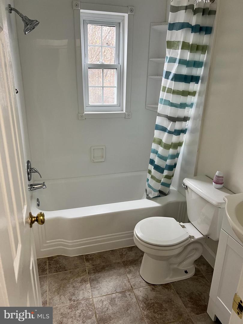 2305 FARRINGTON AVE #304, ALEXANDRIA, Virginia 22303, 1 Bedroom Bedrooms, ,1 BathroomBathrooms,Residential,For sale,2305 FARRINGTON AVE #304,VAFX2214292 MLS # VAFX2214292