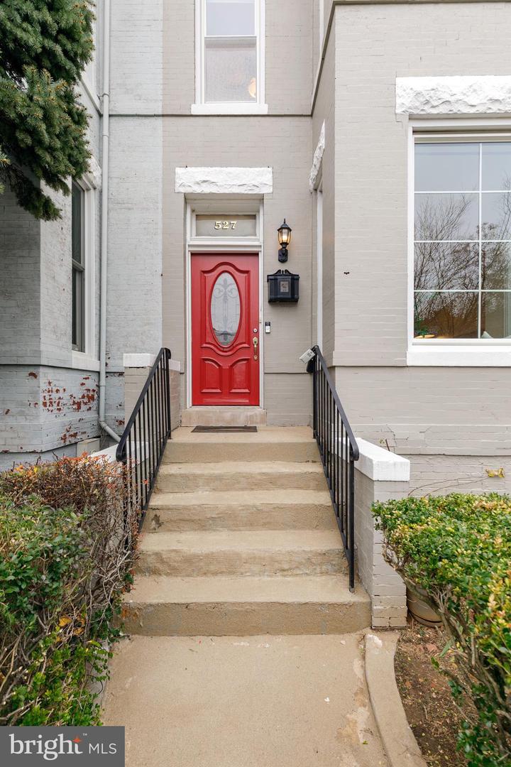 527 12TH ST NE, WASHINGTON, District Of Columbia 20002, 4 Bedrooms Bedrooms, ,2 BathroomsBathrooms,Residential,For sale,527 12TH ST NE,DCDC2170138 MLS # DCDC2170138