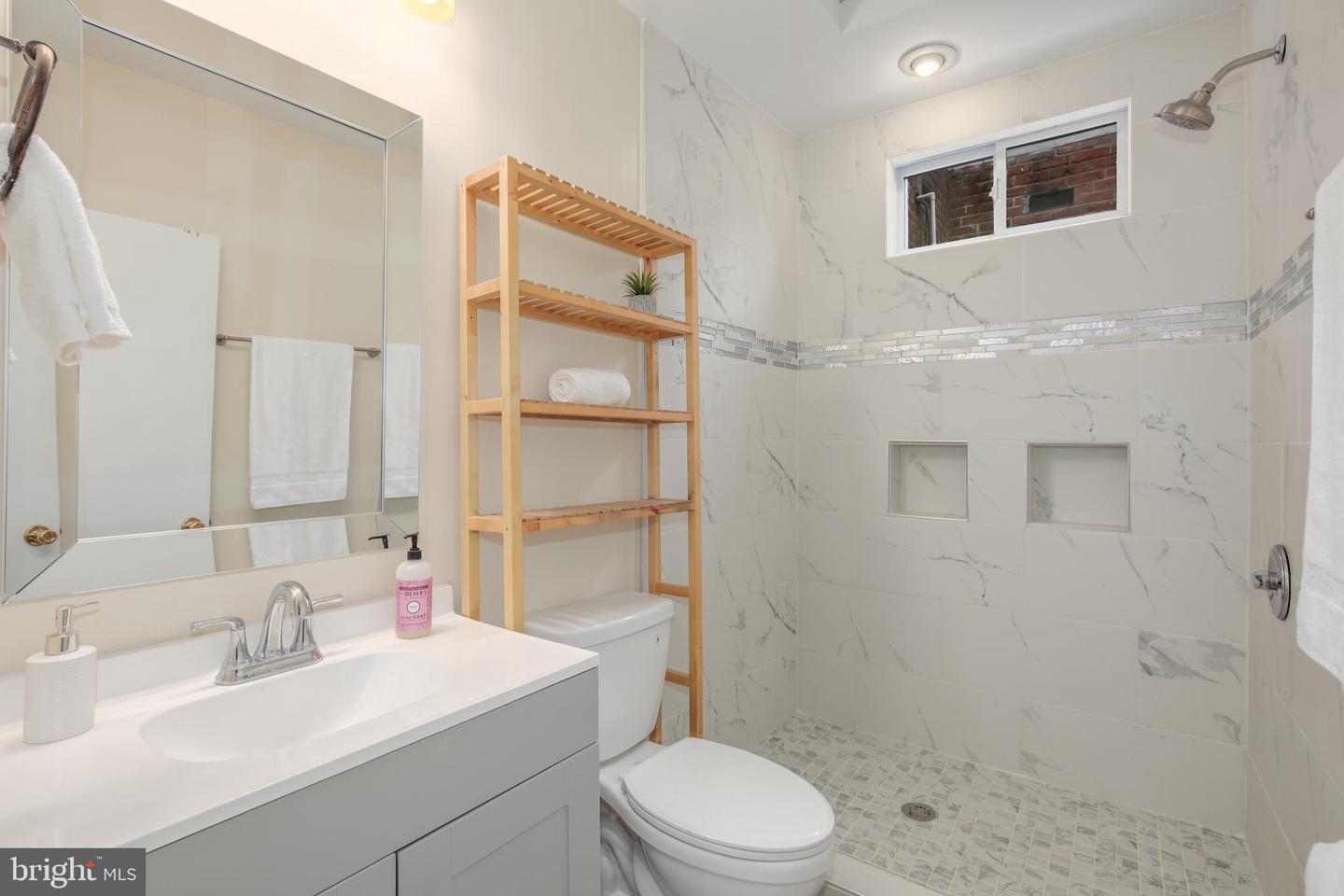 527 12TH ST NE, WASHINGTON, District Of Columbia 20002, 4 Bedrooms Bedrooms, ,2 BathroomsBathrooms,Residential,For sale,527 12TH ST NE,DCDC2170138 MLS # DCDC2170138