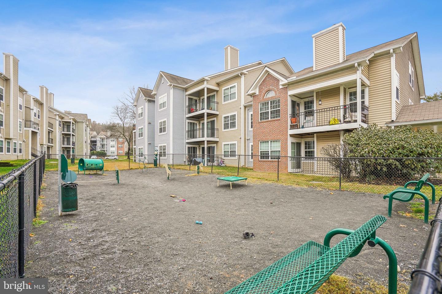 5700 OLDE MILL CT #149, ALEXANDRIA, Virginia 22309, 2 Bedrooms Bedrooms, ,2 BathroomsBathrooms,Residential,For sale,5700 OLDE MILL CT #149,VAFX2213868 MLS # VAFX2213868