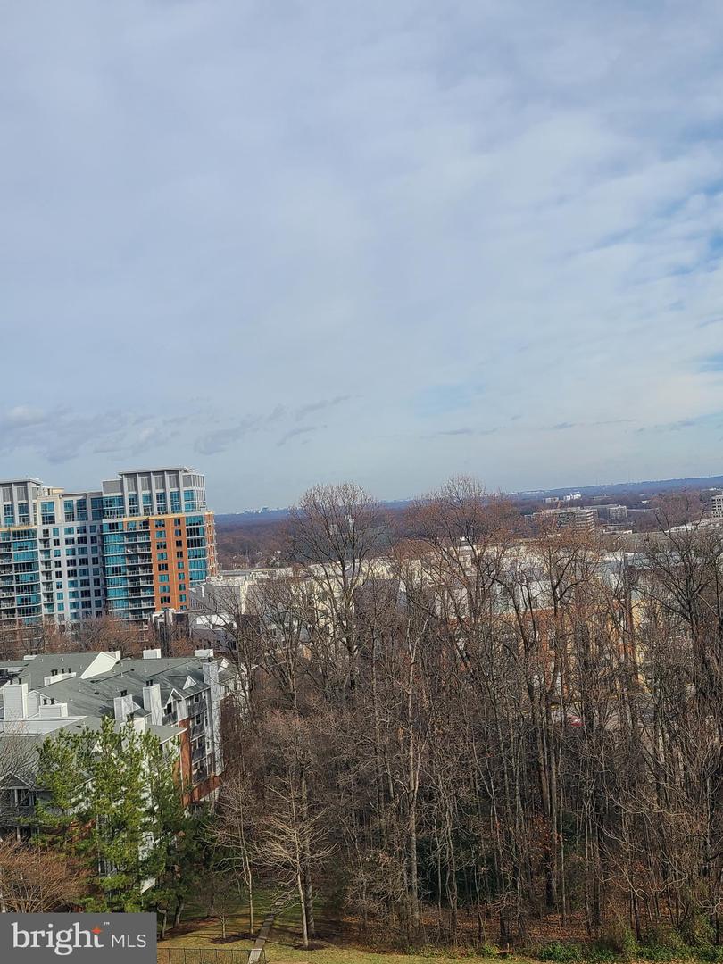 8340 GREENSBORO DR #1010, MCLEAN, Virginia 22102, 2 Bedrooms Bedrooms, ,2 BathroomsBathrooms,Residential,For sale,8340 GREENSBORO DR #1010,VAFX2214570 MLS # VAFX2214570