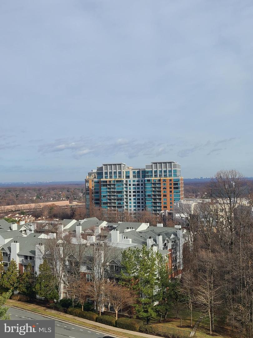 8340 GREENSBORO DR #1010, MCLEAN, Virginia 22102, 2 Bedrooms Bedrooms, ,2 BathroomsBathrooms,Residential,For sale,8340 GREENSBORO DR #1010,VAFX2214570 MLS # VAFX2214570