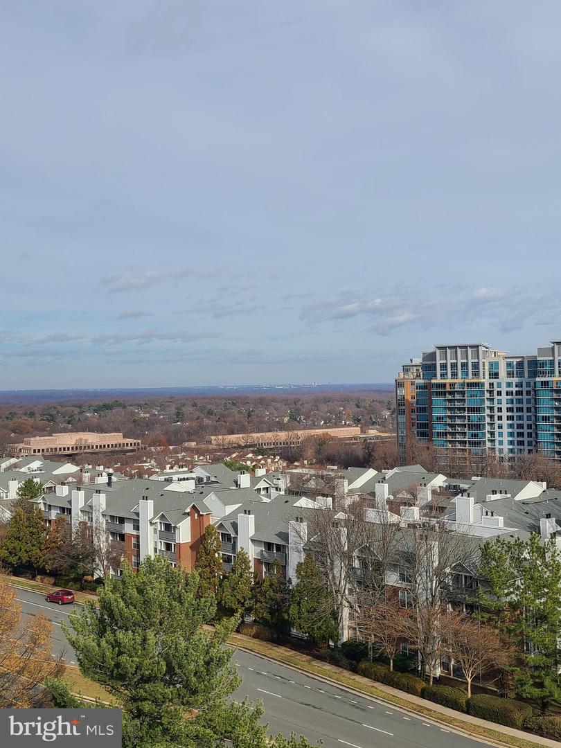 8340 GREENSBORO DR #1010, MCLEAN, Virginia 22102, 2 Bedrooms Bedrooms, ,2 BathroomsBathrooms,Residential,For sale,8340 GREENSBORO DR #1010,VAFX2214570 MLS # VAFX2214570