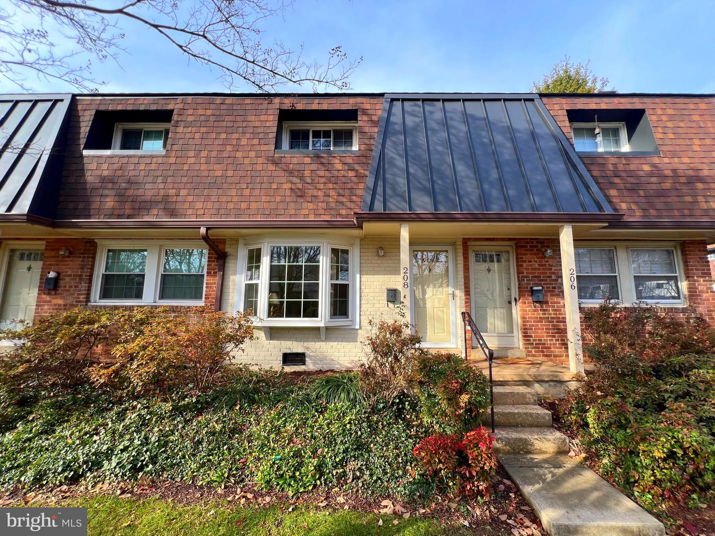 208 S VIRGINIA AVE #76, FALLS CHURCH, Virginia 22046, 2 Bedrooms Bedrooms, ,1 BathroomBathrooms,Residential,For sale,208 S VIRGINIA AVE #76,VAFA2002656 MLS # VAFA2002656