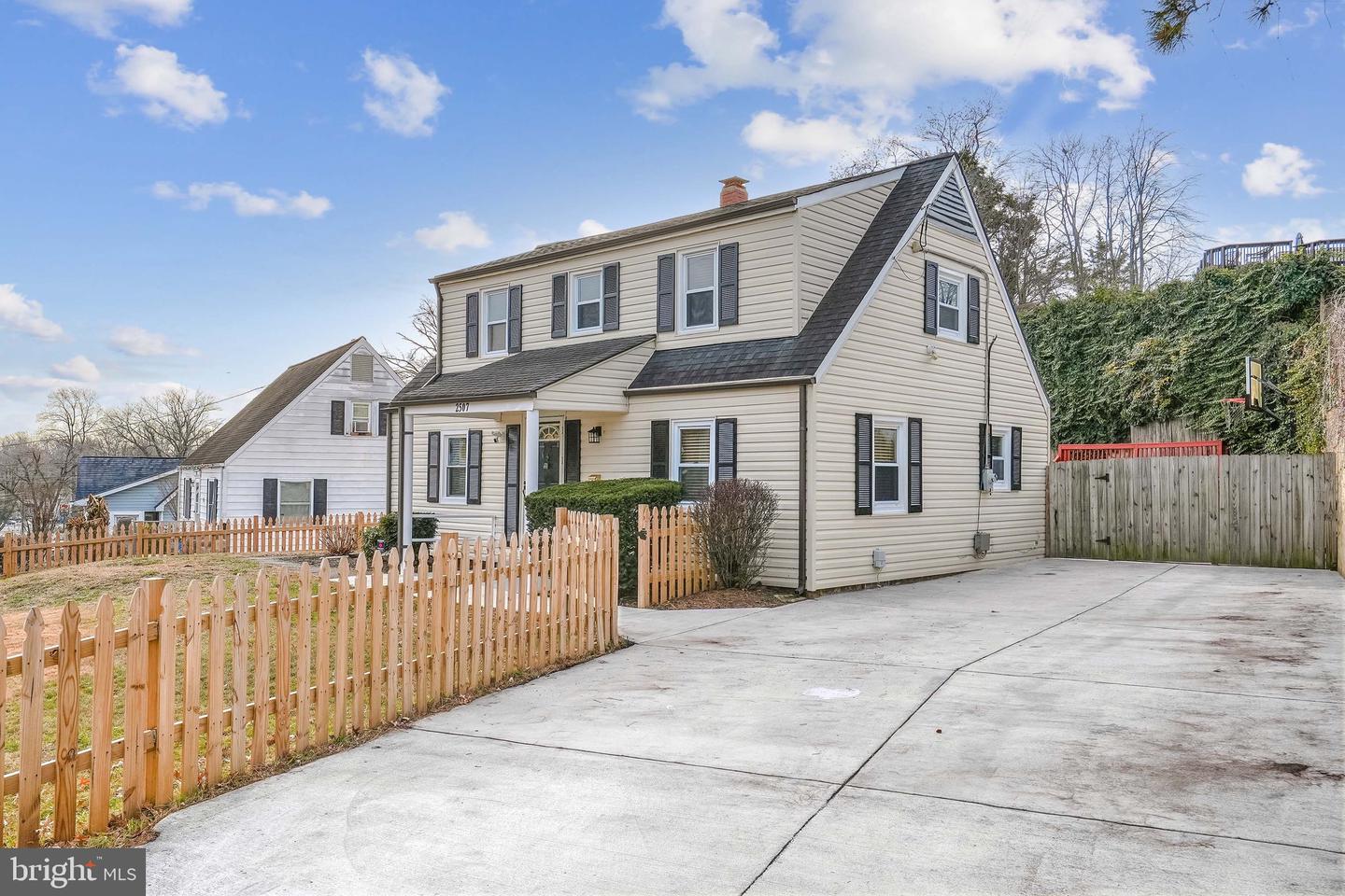 2507 FAIRHAVEN AVE, ALEXANDRIA, Virginia 22303, 4 Bedrooms Bedrooms, ,3 BathroomsBathrooms,Residential,For sale,2507 FAIRHAVEN AVE,VAFX2214770 MLS # VAFX2214770