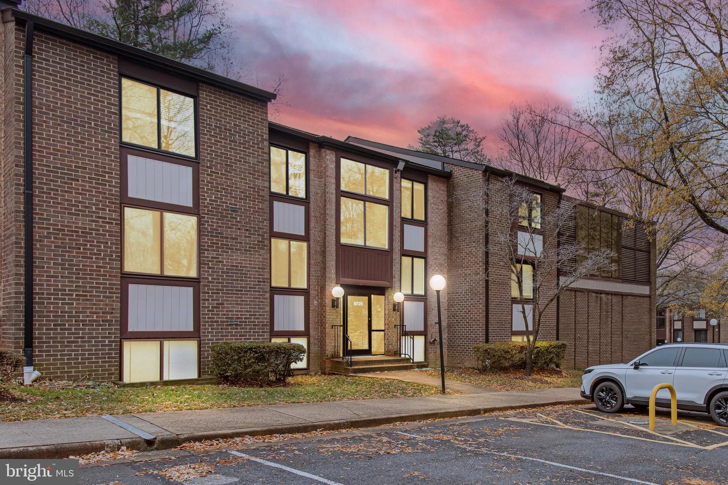 9725 KINGS CROWN CT #101, FAIRFAX, Virginia 22031, 2 Bedrooms Bedrooms, ,2 BathroomsBathrooms,Residential,For sale,9725 KINGS CROWN CT #101,VAFX2214780 MLS # VAFX2214780