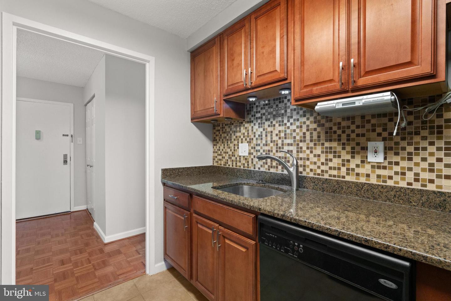 5300 HOLMES RUN PKWY #1102, ALEXANDRIA, Virginia 22304, 2 Bedrooms Bedrooms, ,2 BathroomsBathrooms,Residential,For sale,5300 HOLMES RUN PKWY #1102,VAAX2040200 MLS # VAAX2040200