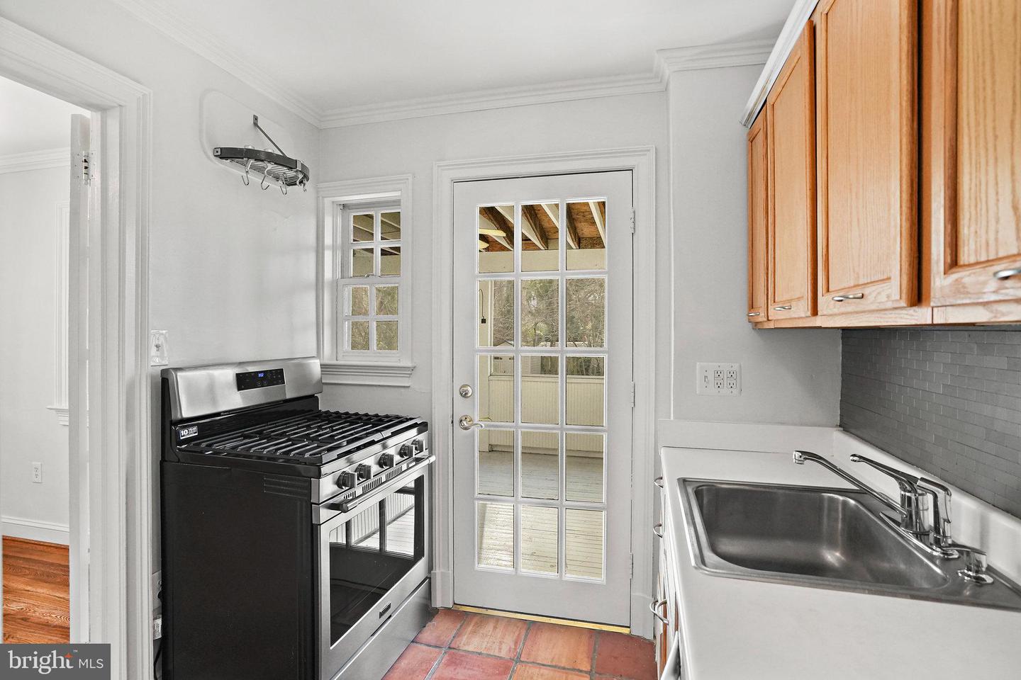 2021 ARLINGTON TER, ALEXANDRIA, Virginia 22303, 2 Bedrooms Bedrooms, ,1 BathroomBathrooms,Residential,For sale,2021 ARLINGTON TER,VAFX2208356 MLS # VAFX2208356