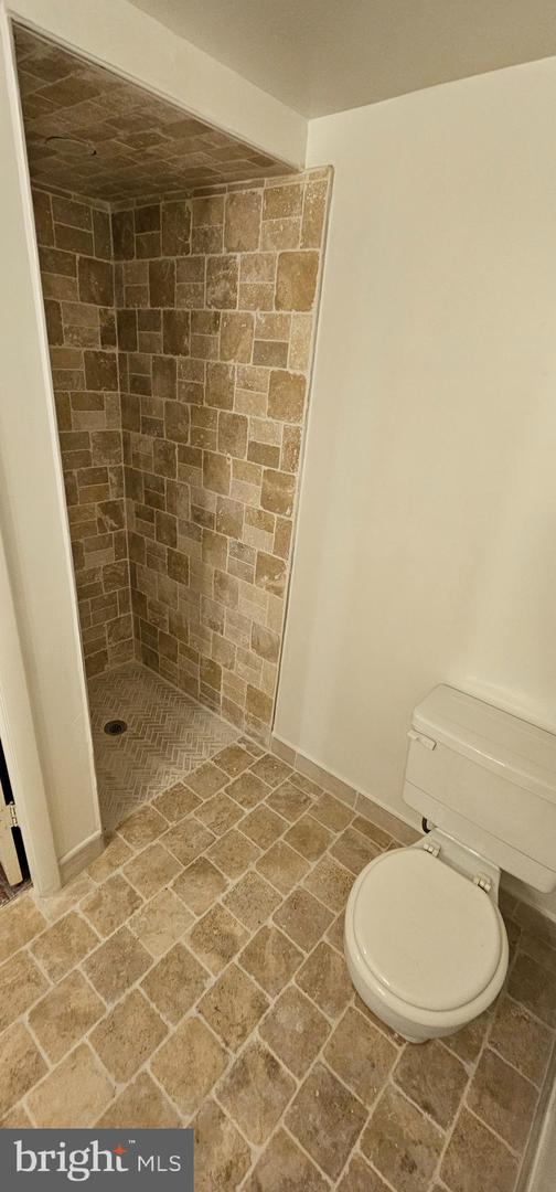 3056 WINTER PINE CT, FAIRFAX, Virginia 22031, 4 Bedrooms Bedrooms, ,3 BathroomsBathrooms,Residential,For sale,3056 WINTER PINE CT,VAFX2214334 MLS # VAFX2214334