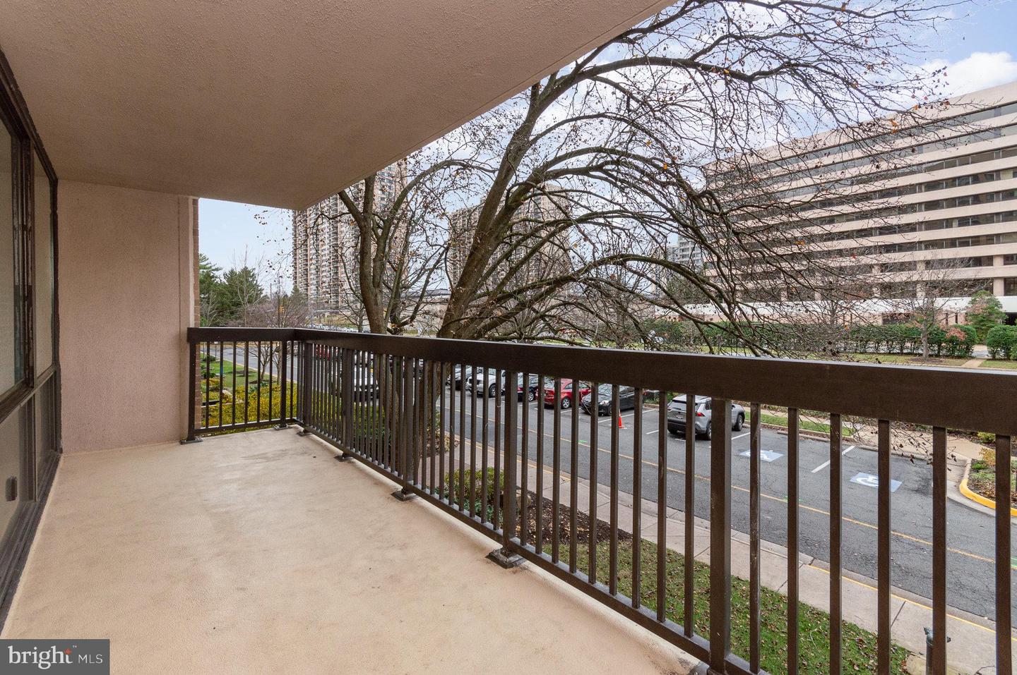 3713 S GEORGE MASON DR #211W, FALLS CHURCH, Virginia 22041, 3 Bedrooms Bedrooms, 10 Rooms Rooms,2 BathroomsBathrooms,Residential,For sale,3713 S GEORGE MASON DR #211W,VAFX2206842 MLS # VAFX2206842