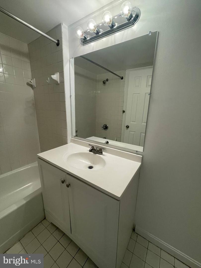 1303 P ST NW #2, WASHINGTON, District Of Columbia 20005, 2 Bedrooms Bedrooms, ,1 BathroomBathrooms,Residential,For sale,1303 P ST NW #2,DCDC2172242 MLS # DCDC2172242