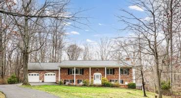 8104 CRESTRIDGE RD, FAIRFAX STATION, Virginia 22039, 4 Bedrooms Bedrooms, ,3 BathroomsBathrooms,Residential,For sale,8104 CRESTRIDGE RD,VAFX2212158 MLS # VAFX2212158