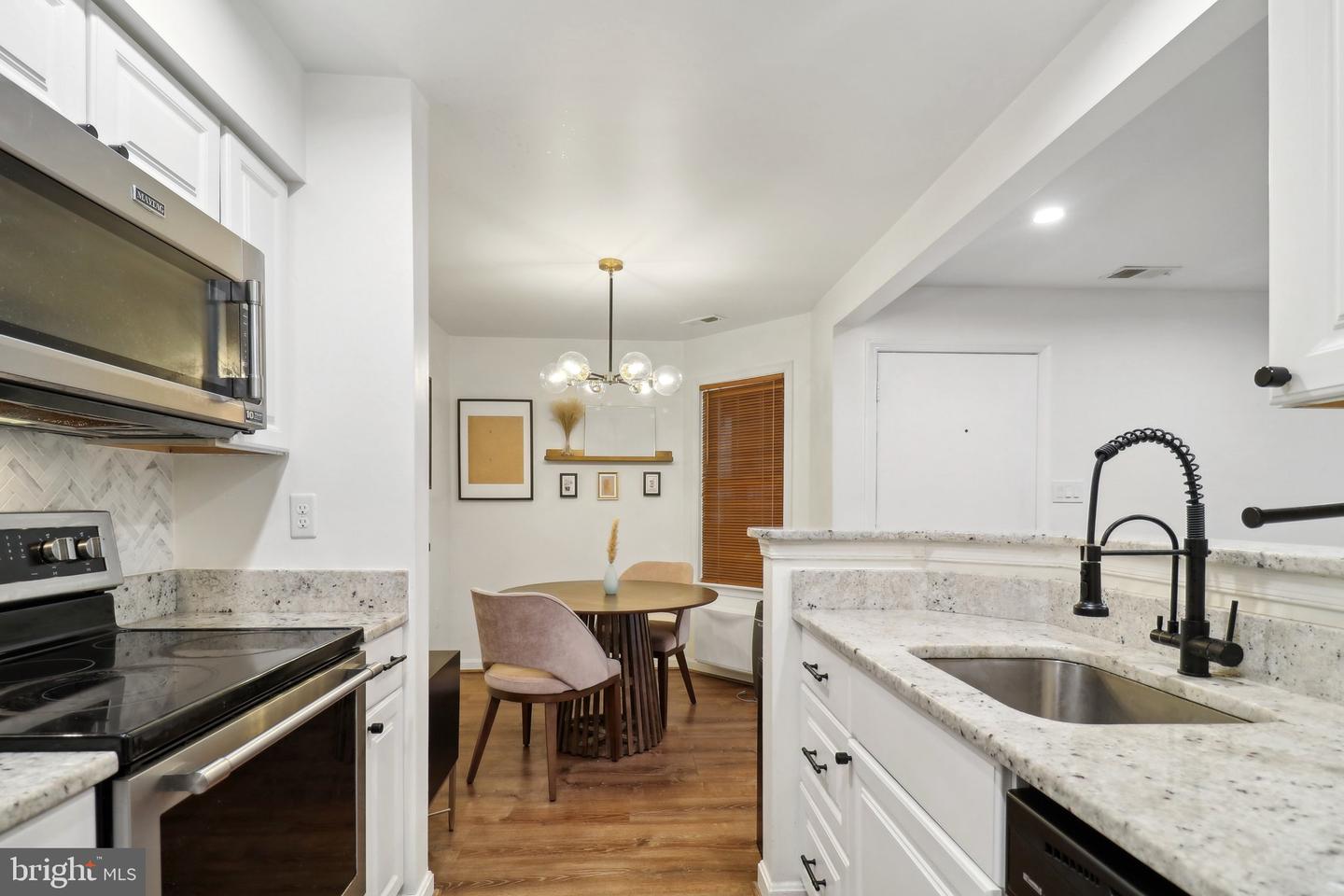 6911 VICTORIA DR #E, ALEXANDRIA, Virginia 22310, 2 Bedrooms Bedrooms, ,2 BathroomsBathrooms,Residential,For sale,6911 VICTORIA DR #E,VAFX2214806 MLS # VAFX2214806