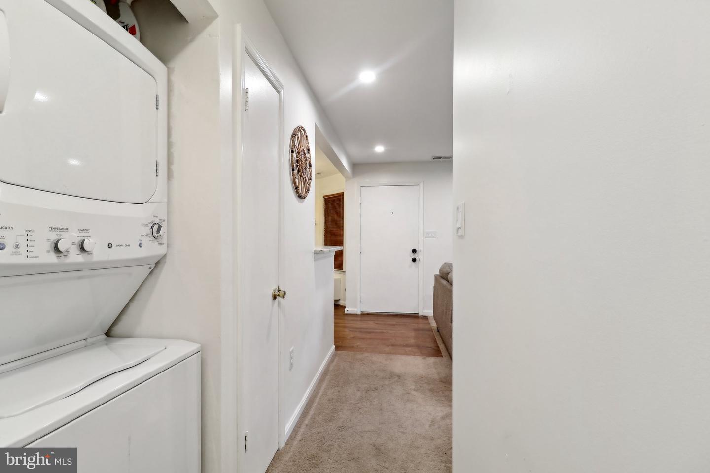 6911 VICTORIA DR #E, ALEXANDRIA, Virginia 22310, 2 Bedrooms Bedrooms, ,2 BathroomsBathrooms,Residential,For sale,6911 VICTORIA DR #E,VAFX2214806 MLS # VAFX2214806