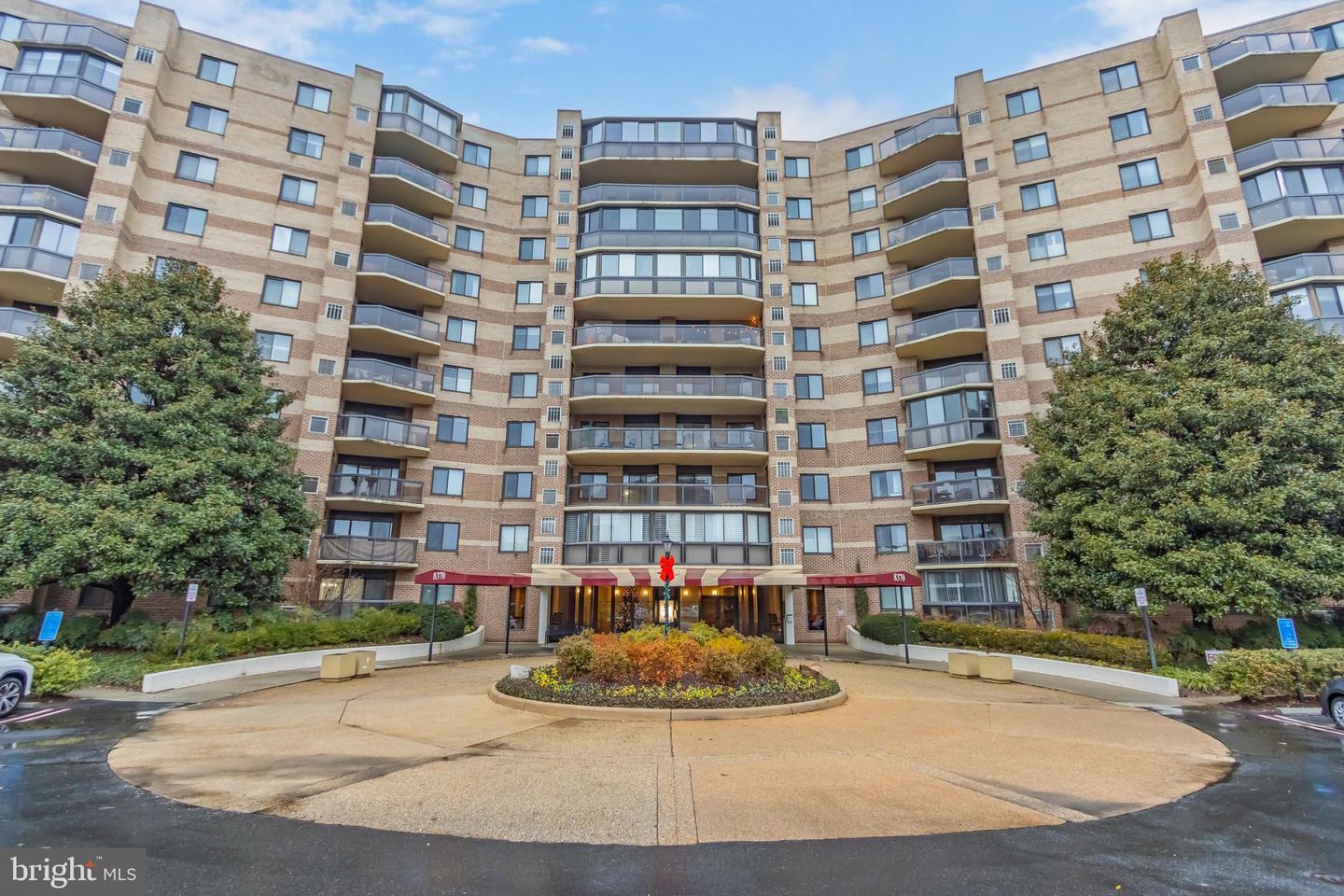 8370 GREENSBORO DR #301, MCLEAN, Virginia 22102, 3 Bedrooms Bedrooms, ,3 BathroomsBathrooms,Residential,For sale,8370 GREENSBORO DR #301,VAFX2213270 MLS # VAFX2213270