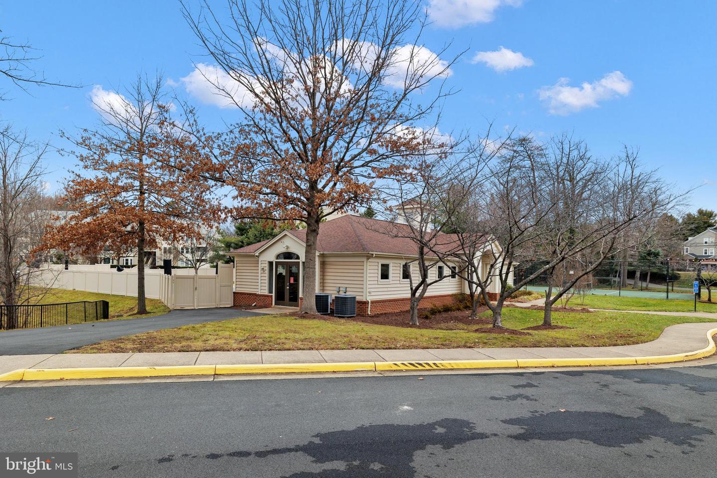 4200 MOZART BRIGADE LN #O, FAIRFAX, Virginia 22033, 2 Bedrooms Bedrooms, ,2 BathroomsBathrooms,Residential,For sale,4200 MOZART BRIGADE LN #O,VAFX2214718 MLS # VAFX2214718