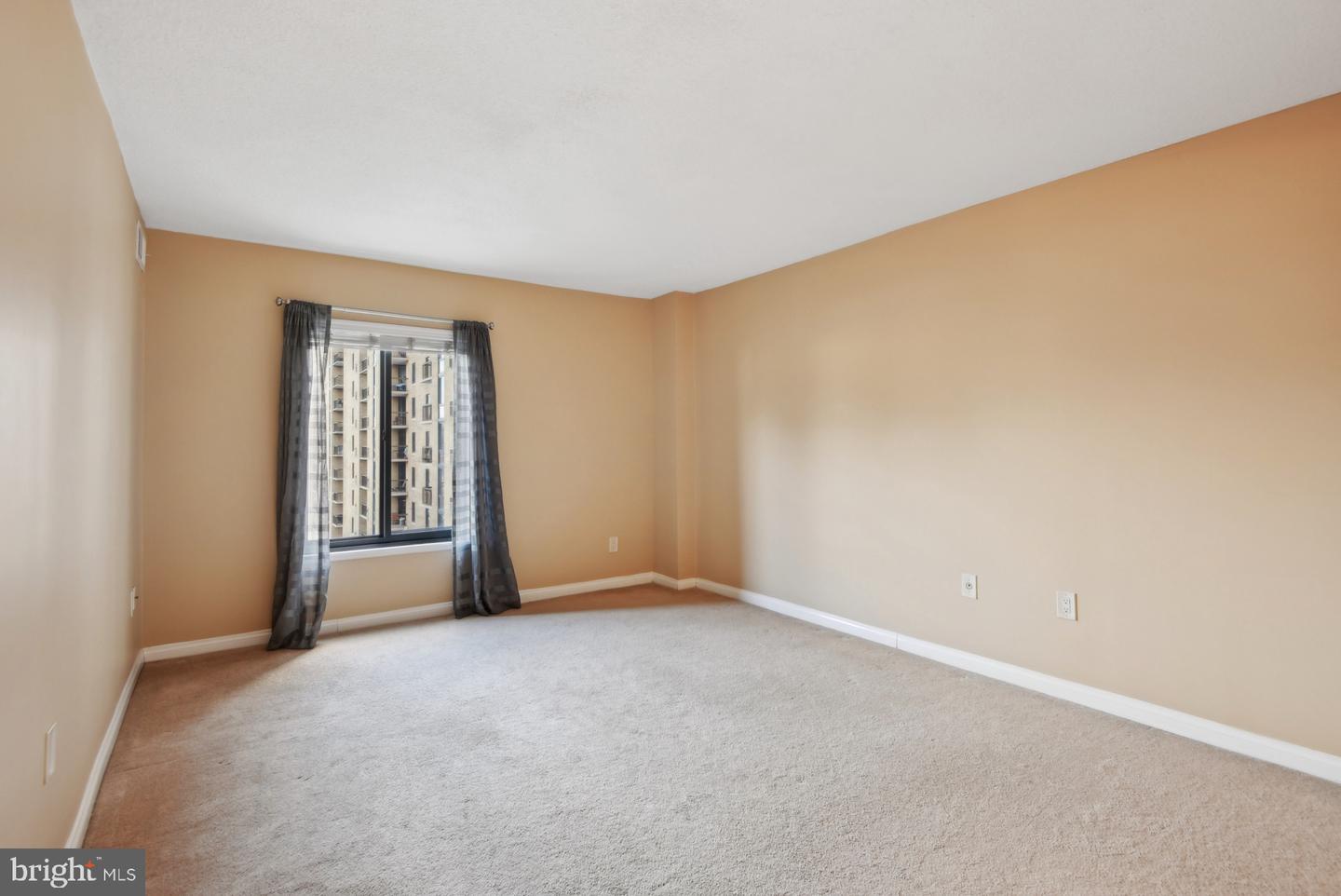 4500 S FOUR MILE RUN DR #502, ARLINGTON, Virginia 22204, 2 Bedrooms Bedrooms, ,2 BathroomsBathrooms,Residential,For sale,4500 S FOUR MILE RUN DR #502,VAAR2051832 MLS # VAAR2051832