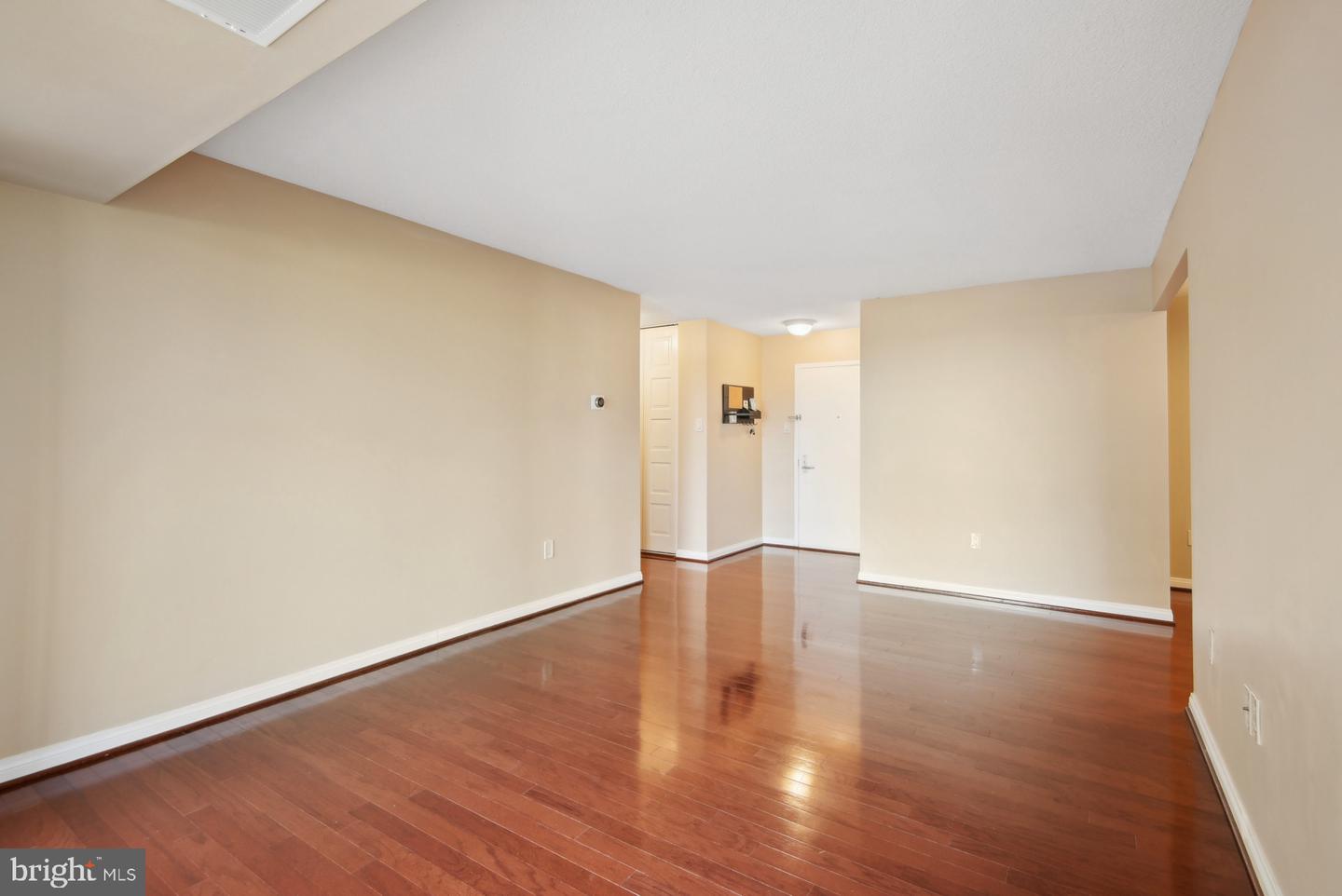 4500 S FOUR MILE RUN DR #502, ARLINGTON, Virginia 22204, 2 Bedrooms Bedrooms, ,2 BathroomsBathrooms,Residential,For sale,4500 S FOUR MILE RUN DR #502,VAAR2051832 MLS # VAAR2051832