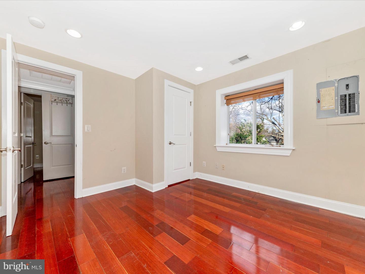 4704 GLOUCESTER RD, ALEXANDRIA, Virginia 22312, 3 Bedrooms Bedrooms, ,2 BathroomsBathrooms,Residential,For sale,4704 GLOUCESTER RD,VAFX2215360 MLS # VAFX2215360