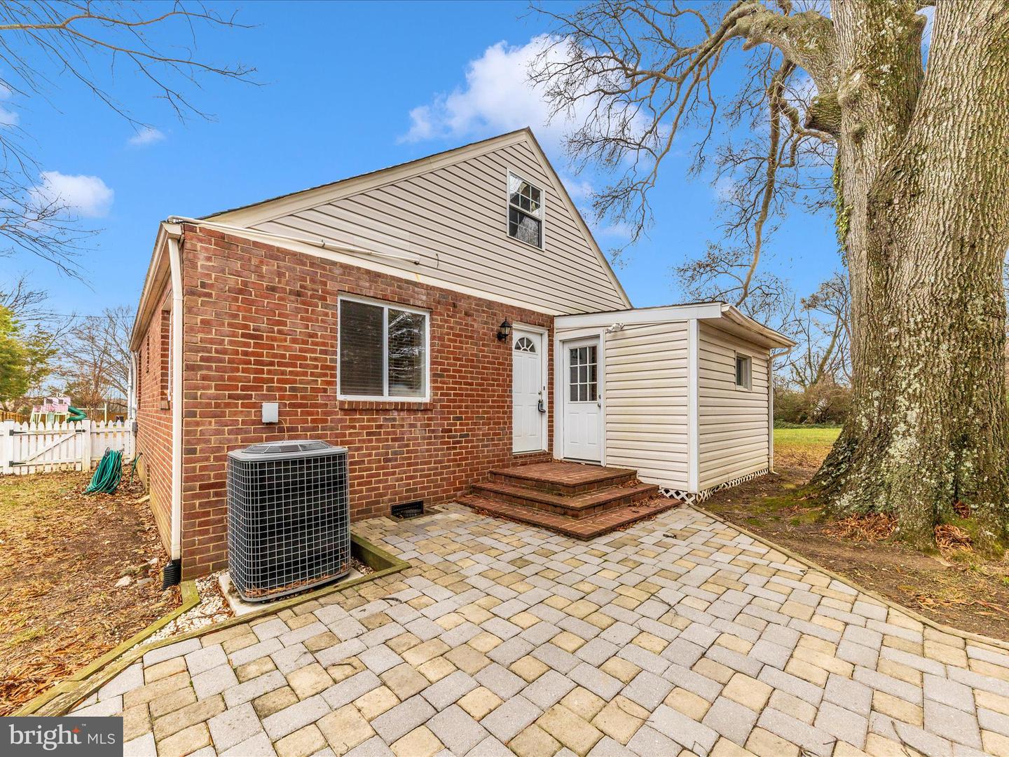 4704 GLOUCESTER RD, ALEXANDRIA, Virginia 22312, 3 Bedrooms Bedrooms, ,2 BathroomsBathrooms,Residential,For sale,4704 GLOUCESTER RD,VAFX2215360 MLS # VAFX2215360