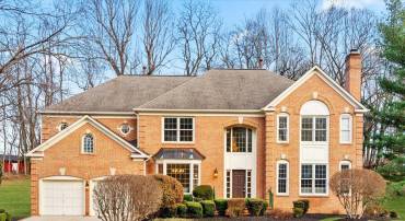 10200 CASTLEWOOD LN, OAKTON, Virginia 22124, 4 Bedrooms Bedrooms, ,4 BathroomsBathrooms,Residential,For sale,10200 CASTLEWOOD LN,VAFX2214302 MLS # VAFX2214302