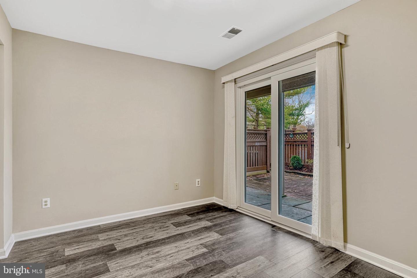 6090-A ESSEX HOUSE SQ, ALEXANDRIA, Virginia 22310, 2 Bedrooms Bedrooms, ,1 BathroomBathrooms,Residential,For sale,6090-A ESSEX HOUSE SQ,VAFX2213820 MLS # VAFX2213820